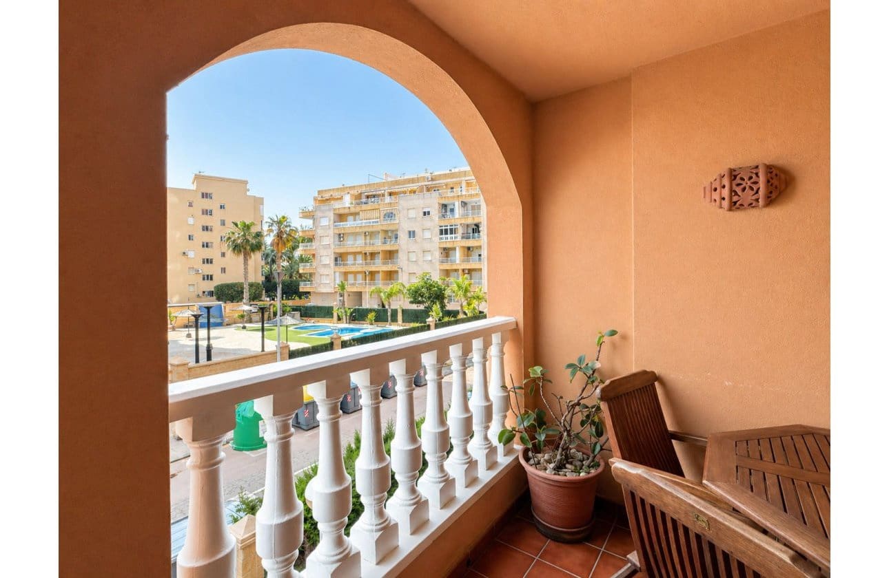 3 sovrum Lägenhet till salu i Torrevieja med pool - 255 000 € (Ref: 9818235)