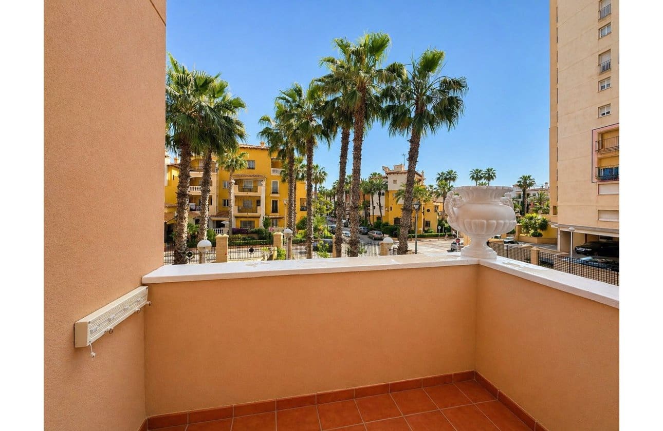 3 sovrum Lägenhet till salu i Torrevieja med pool - 255 000 € (Ref: 9818235)