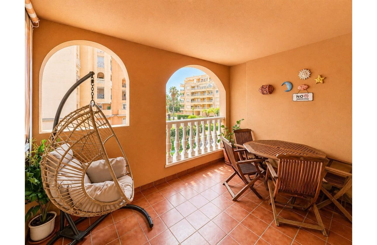 3 sovrum Lägenhet till salu i Torrevieja med pool - 255 000 € (Ref: 9818235)