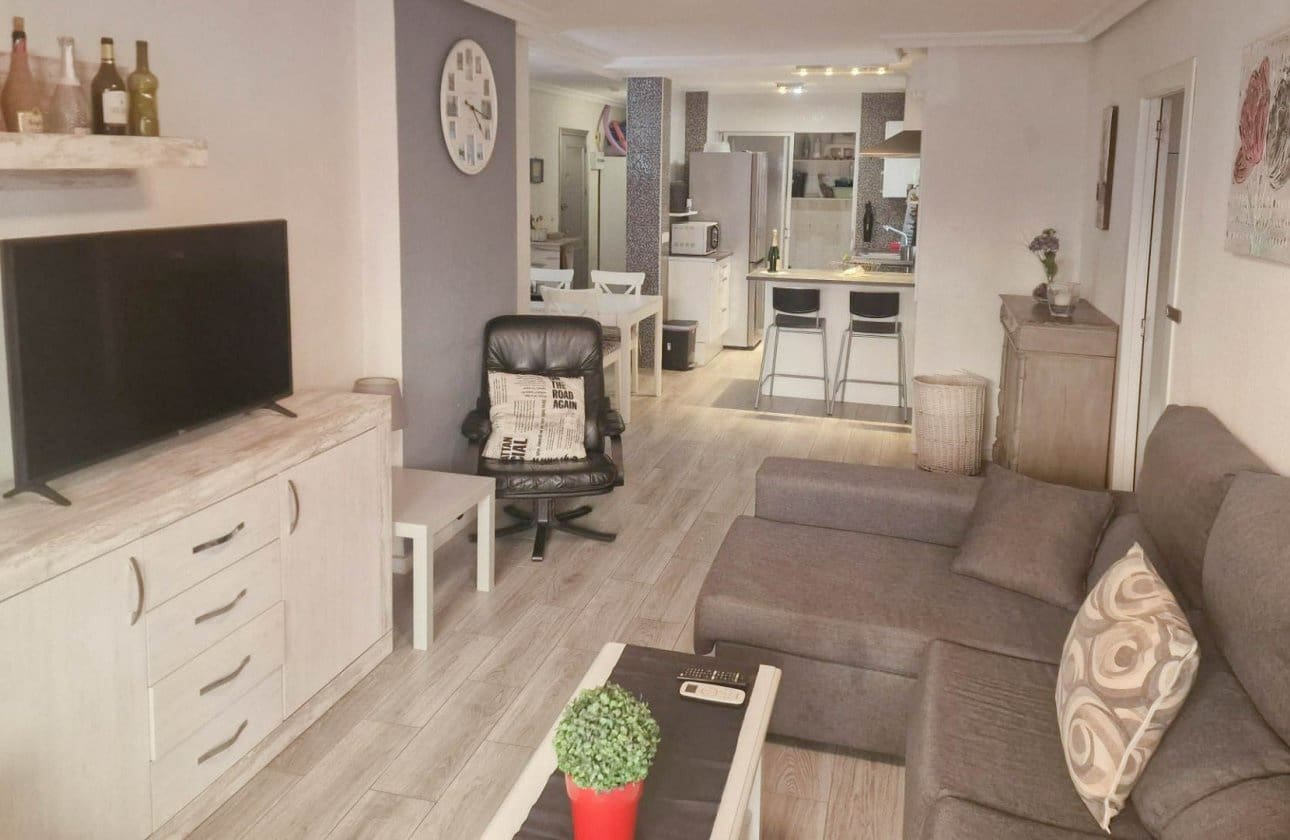 Apartamento de 3 habitaciones en Torrevieja en venta - 209.000 € (Ref: 9831816)