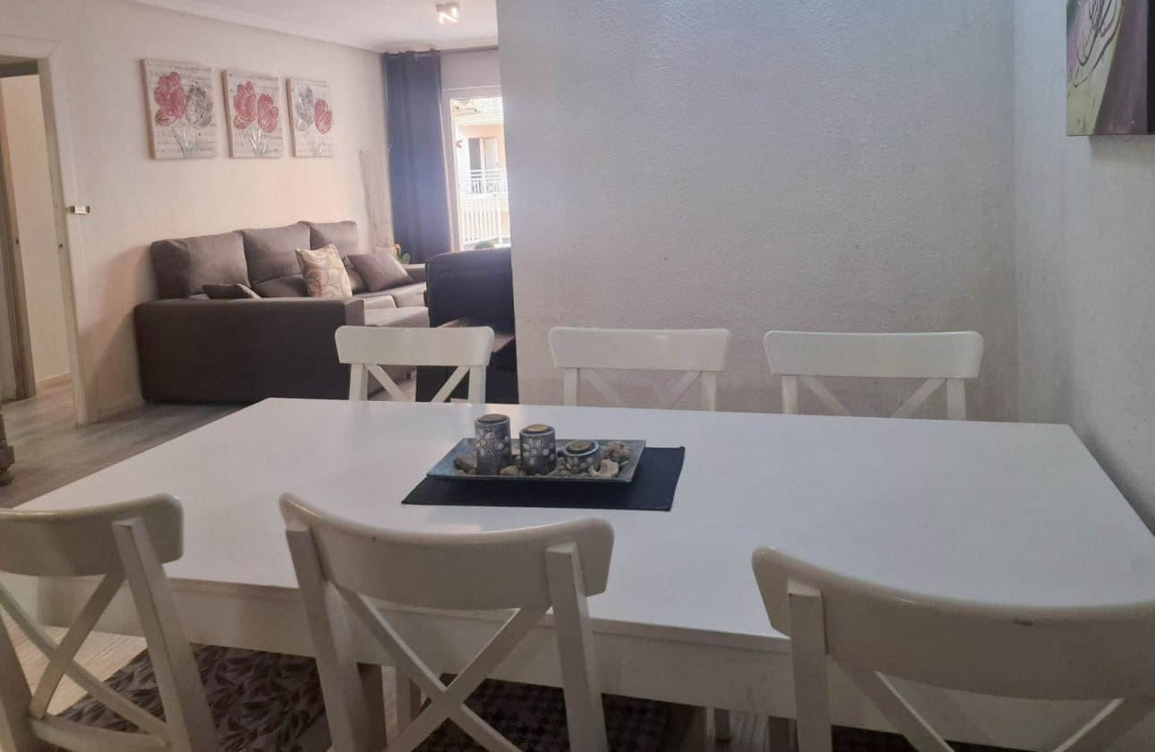 Apartamento de 3 habitaciones en Torrevieja en venta - 209.000 € (Ref: 9831816)