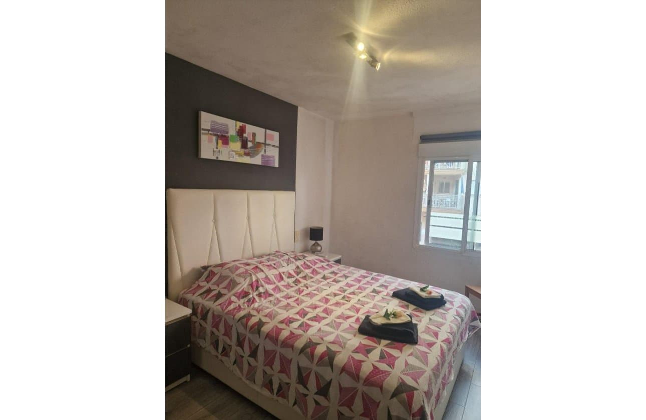 Apartamento de 3 habitaciones en Torrevieja en venta - 209.000 € (Ref: 9831816)