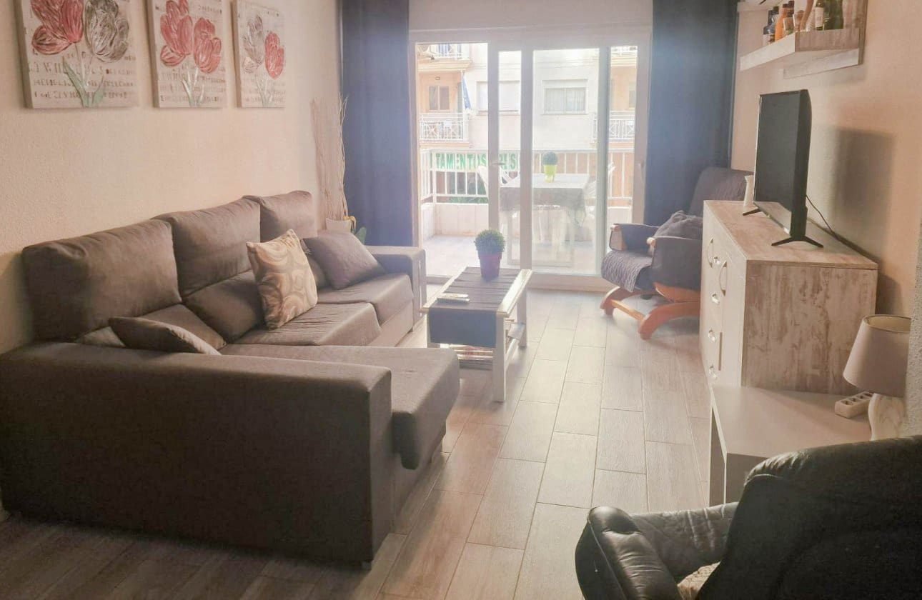 Apartamento de 3 habitaciones en Torrevieja en venta - 209.000 € (Ref: 9831816)