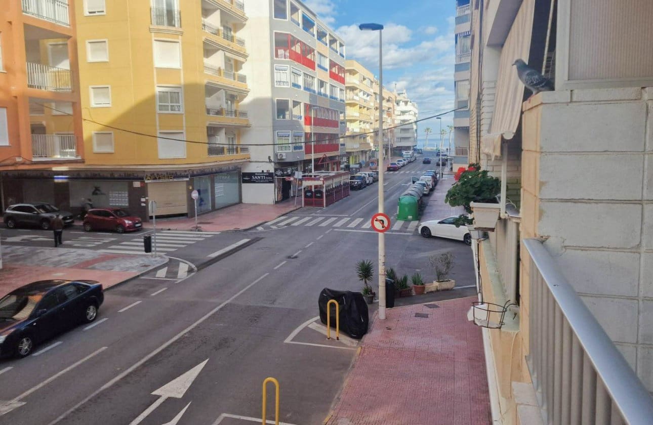 Apartamento de 3 habitaciones en Torrevieja en venta - 209.000 € (Ref: 9831816)