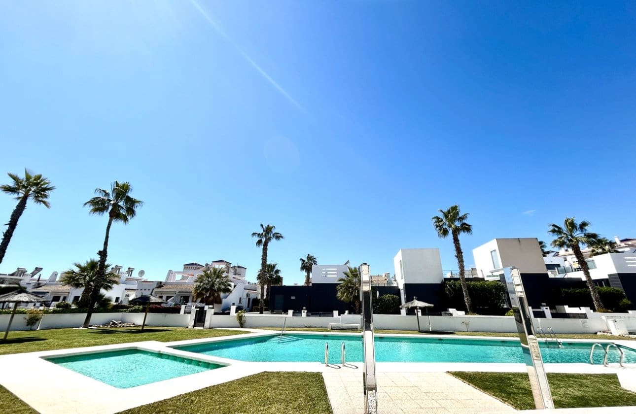 2 bedroom Apartment for sale in Villamartin with pool - € 235,000 (Ref: 9831817)
