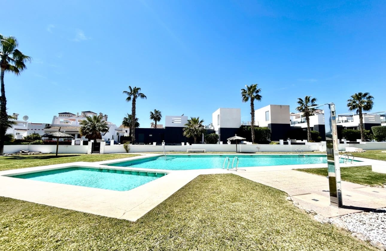 2 bedroom Apartment for sale in Villamartin with pool - € 235,000 (Ref: 9831817)