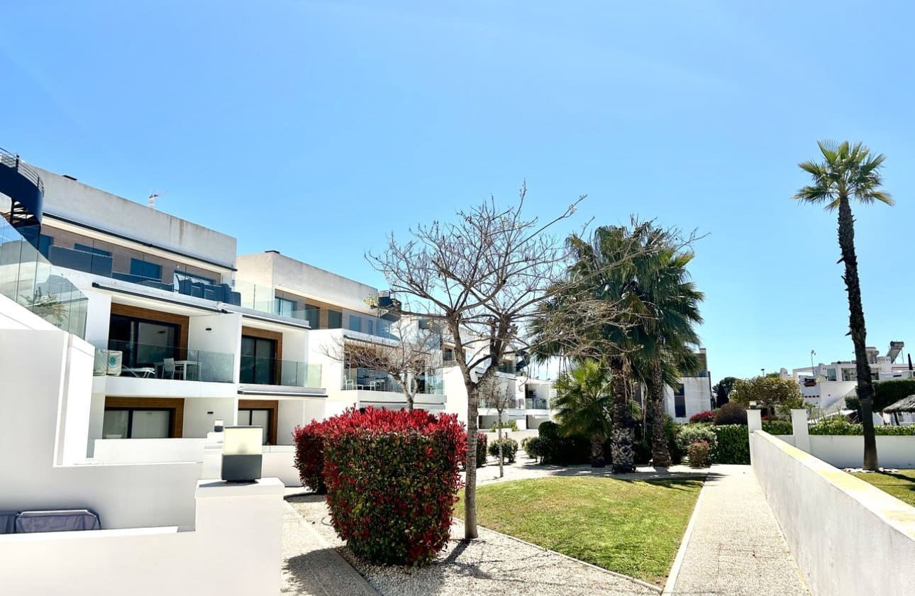 2 bedroom Apartment for sale in Villamartin with pool - € 235,000 (Ref: 9831817)
