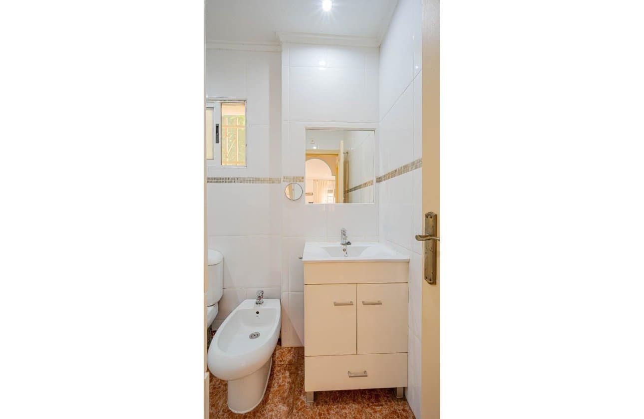 2 chambre Villa/Maison à vendre à Punta Prima avec piscine - 235 000 € (Ref: 9834251)