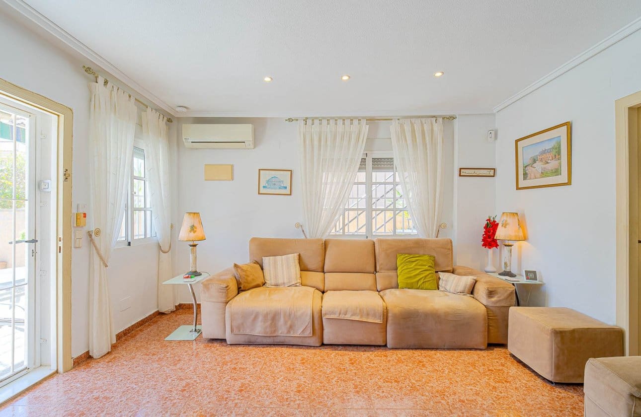 2 chambre Villa/Maison à vendre à Punta Prima avec piscine - 235 000 € (Ref: 9834251)
