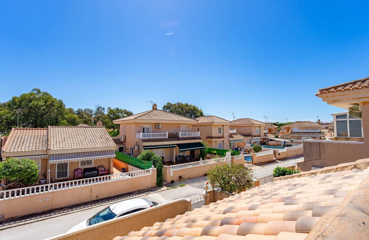 2 chambre Villa/Maison à vendre à Punta Prima avec piscine - 235 000 € (Ref: 9834251)
