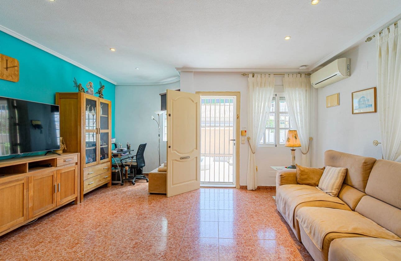 2 chambre Villa/Maison à vendre à Punta Prima avec piscine - 235 000 € (Ref: 9834251)