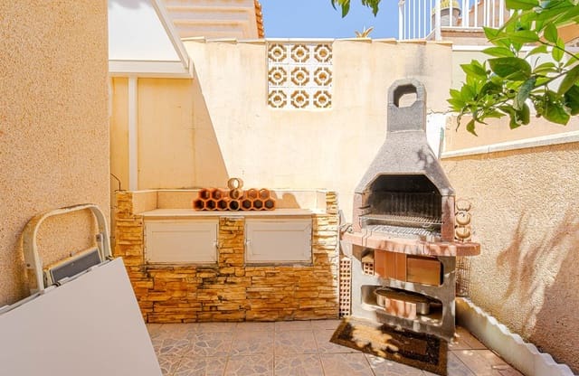2 chambre Villa/Maison à vendre à Punta Prima, Torrevieja avec piscine - 235 000 € (Ref: 9834251)