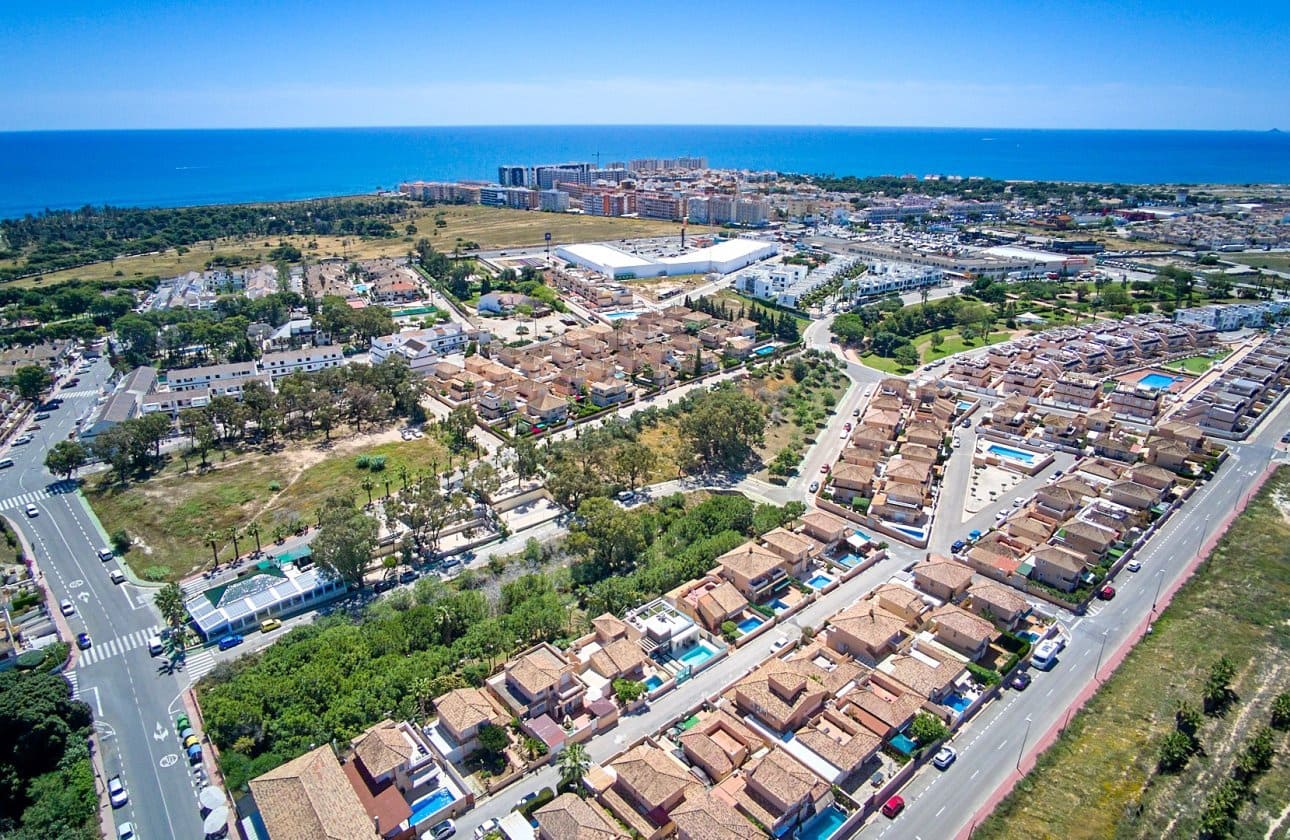 2 chambre Villa/Maison à vendre à Punta Prima avec piscine - 235 000 € (Ref: 9834251)