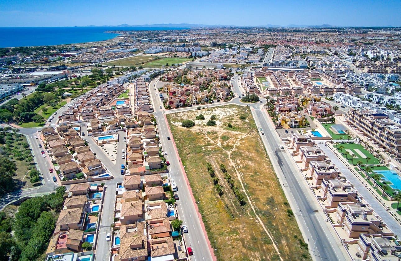 2 chambre Villa/Maison à vendre à Punta Prima avec piscine - 235 000 € (Ref: 9834251)