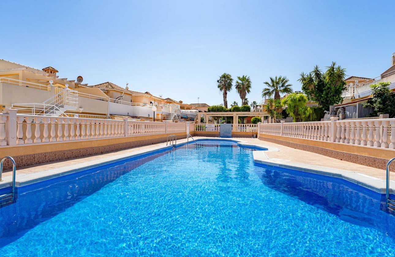 Chalet de 2 habitaciones en Los Altos en venta con piscina - 165.000 € (Ref: 9834252)