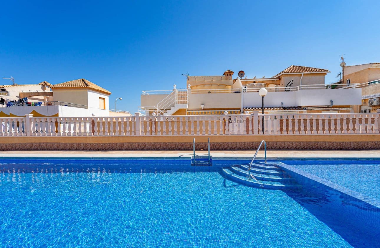 Chalet de 2 habitaciones en Los Altos en venta con piscina - 165.000 € (Ref: 9834252)