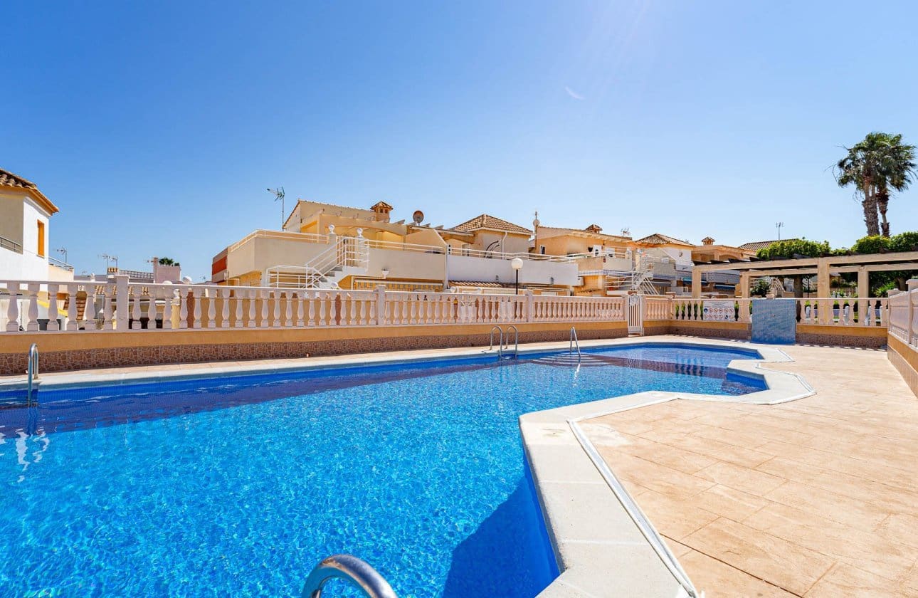 Chalet de 2 habitaciones en Los Altos en venta con piscina - 165.000 € (Ref: 9834252)