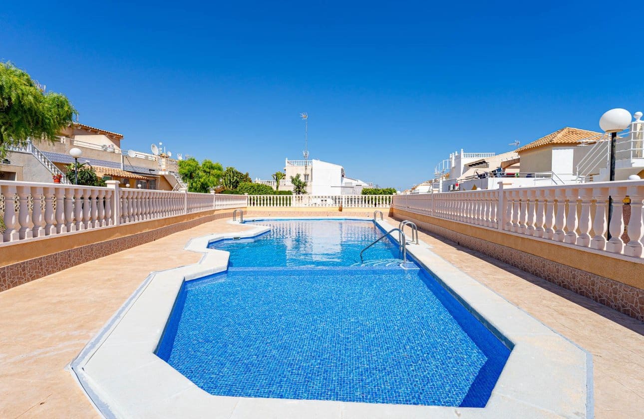 Chalet de 2 habitaciones en Los Altos en venta con piscina - 165.000 € (Ref: 9834252)