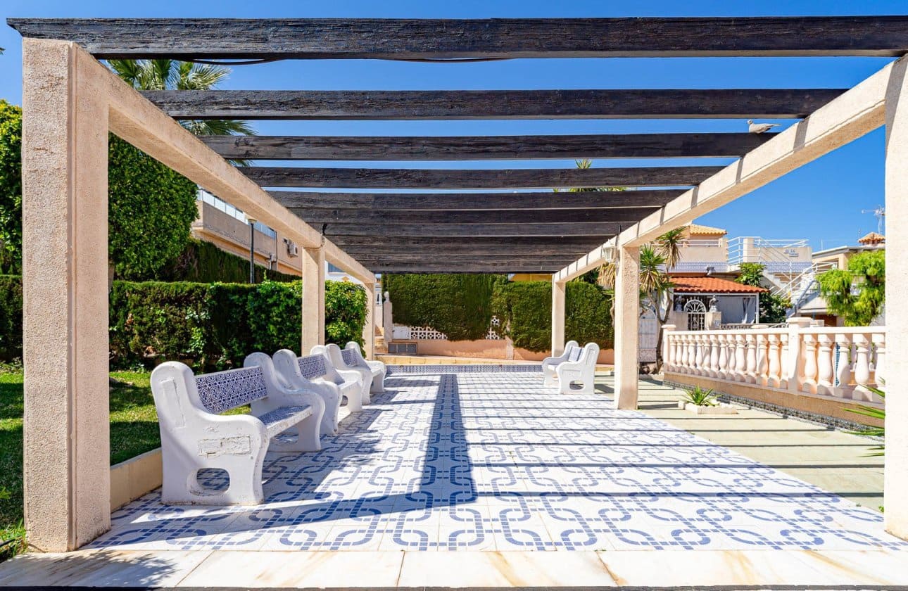 Chalet de 2 habitaciones en Los Altos en venta con piscina - 165.000 € (Ref: 9834252)