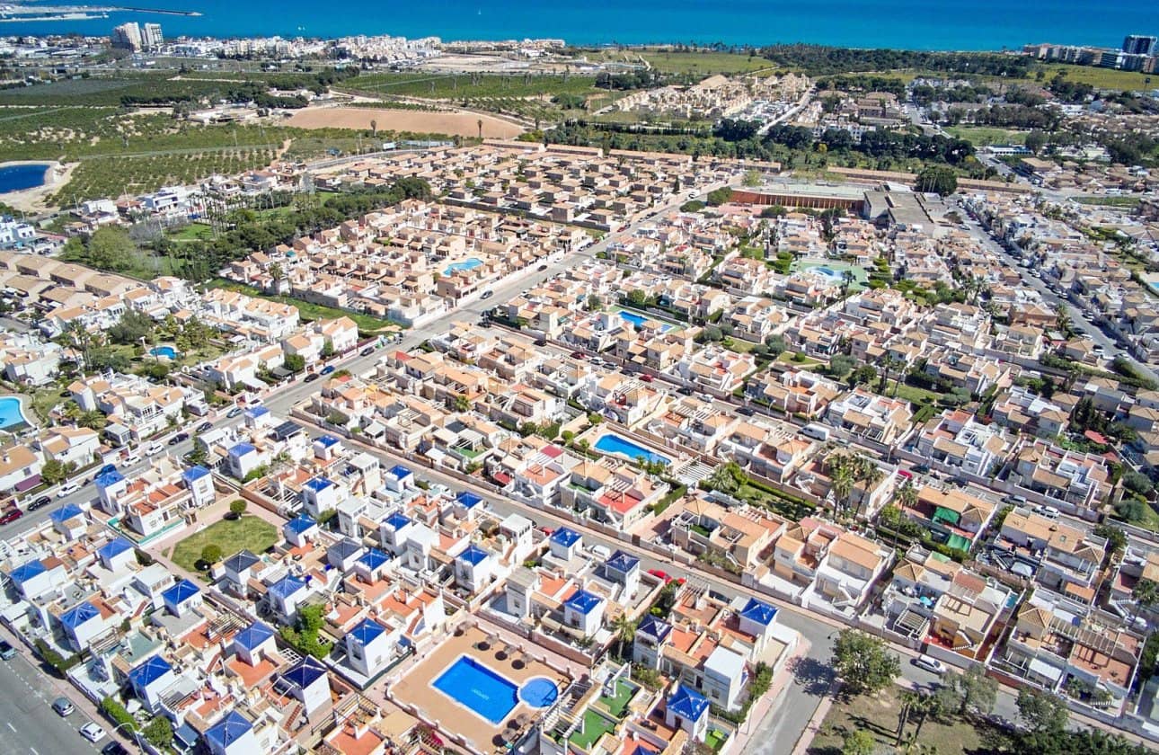 Chalet de 2 habitaciones en Los Altos en venta con piscina - 165.000 € (Ref: 9834252)