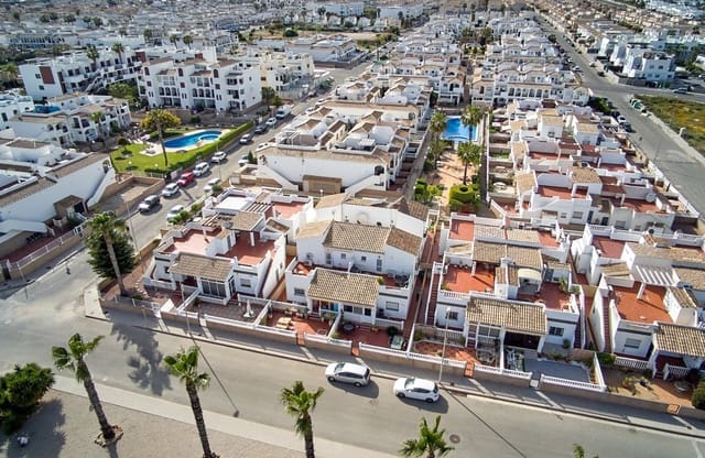 3 chambre Maison de Ville à vendre à Punta Prima, Torrevieja avec piscine - 265 000 € (Ref: 9834253)