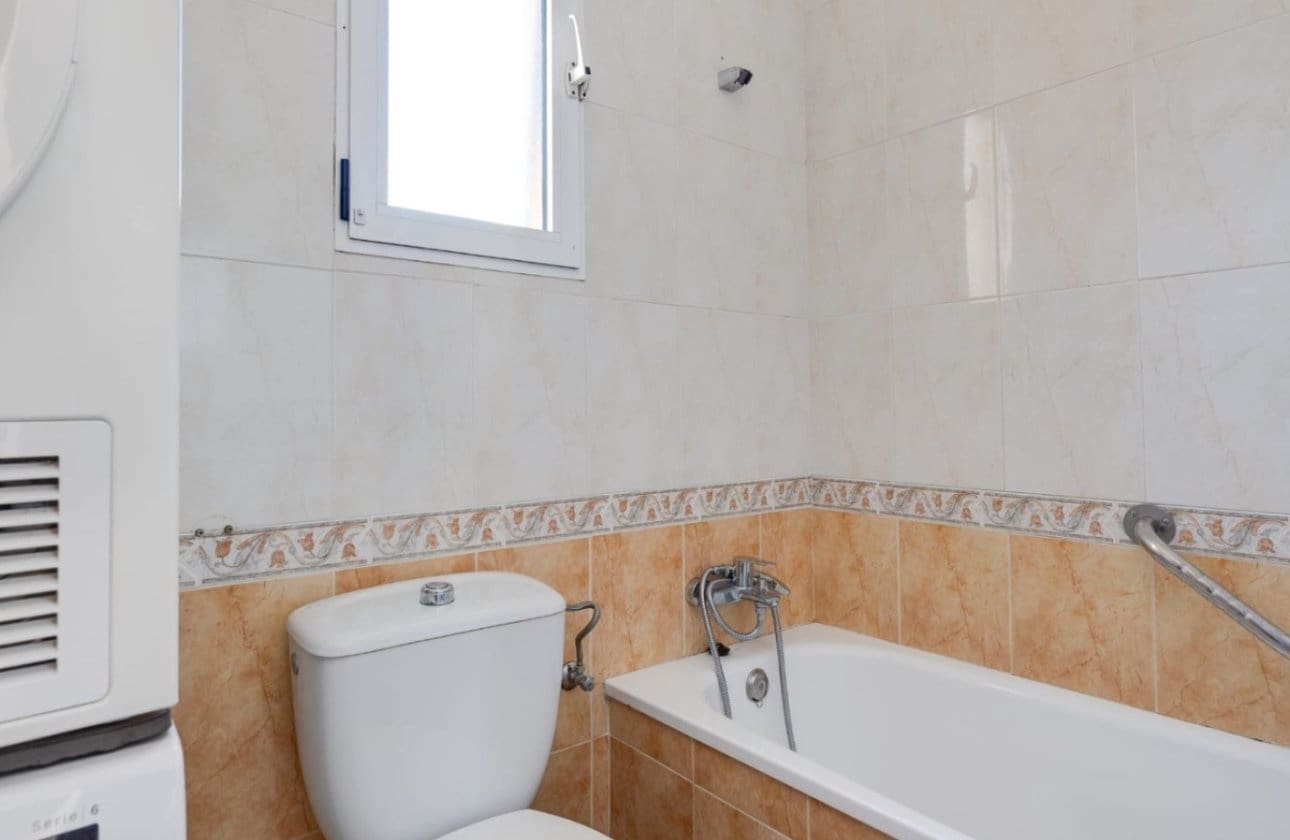 3 Zimmer Haus zu verkaufen in Torrevieja mit Pool - 219.000 € (Ref: 9834254)