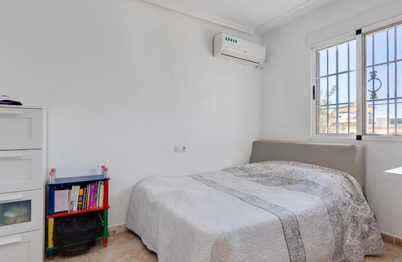 3 Zimmer Haus zu verkaufen in Torrevieja mit Pool - 219.000 € (Ref: 9834254)