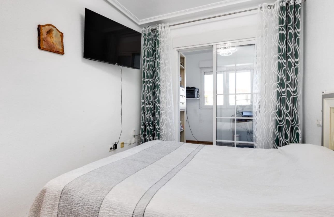 3 Zimmer Haus zu verkaufen in Torrevieja mit Pool - 219.000 € (Ref: 9834254)