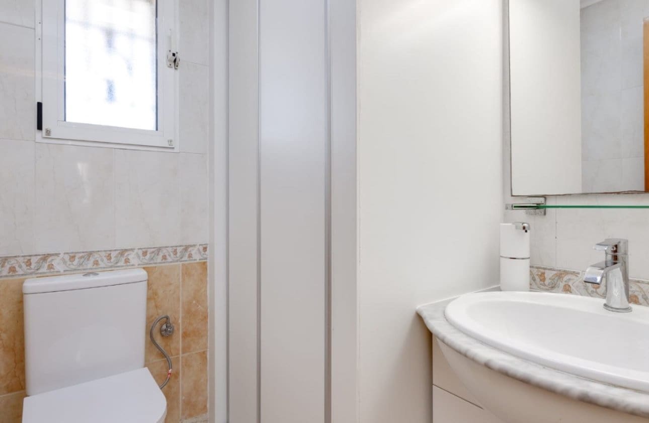 3 Zimmer Haus zu verkaufen in Torrevieja mit Pool - 219.000 € (Ref: 9834254)