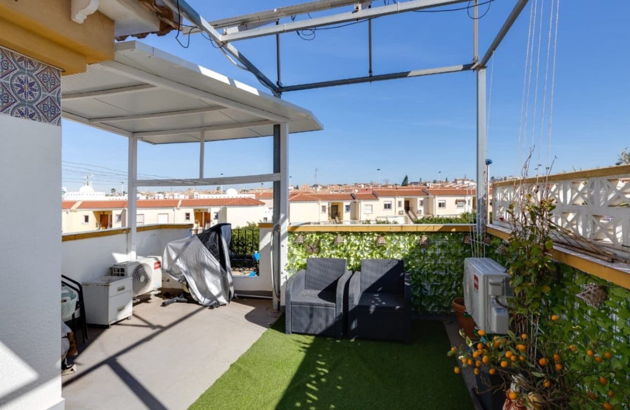 3 Zimmer Haus zu verkaufen in Torrevieja mit Pool - 219.000 € (Ref: 9834254)