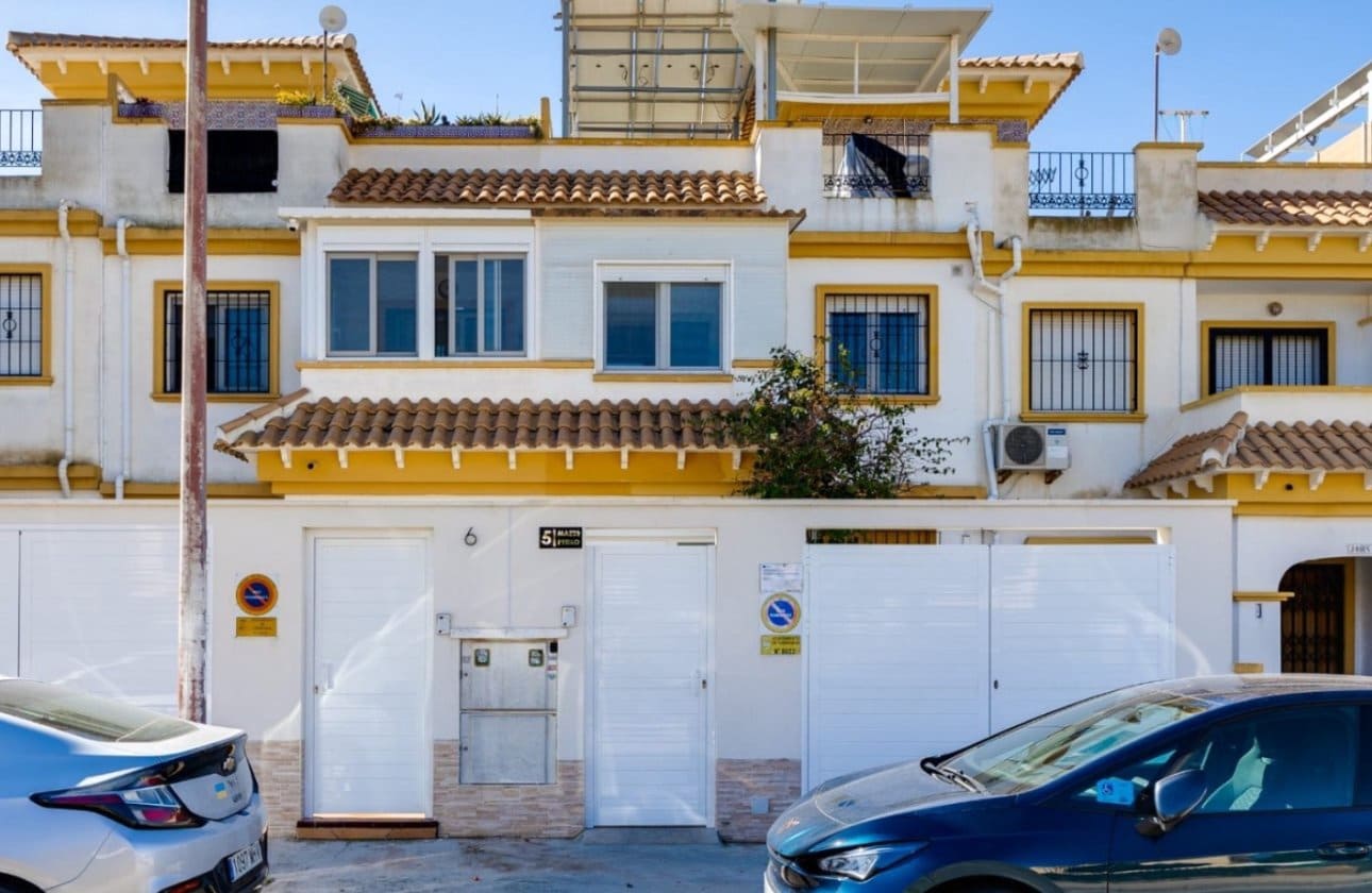 3 Zimmer Haus zu verkaufen in Torrevieja mit Pool - 219.000 € (Ref: 9834254)