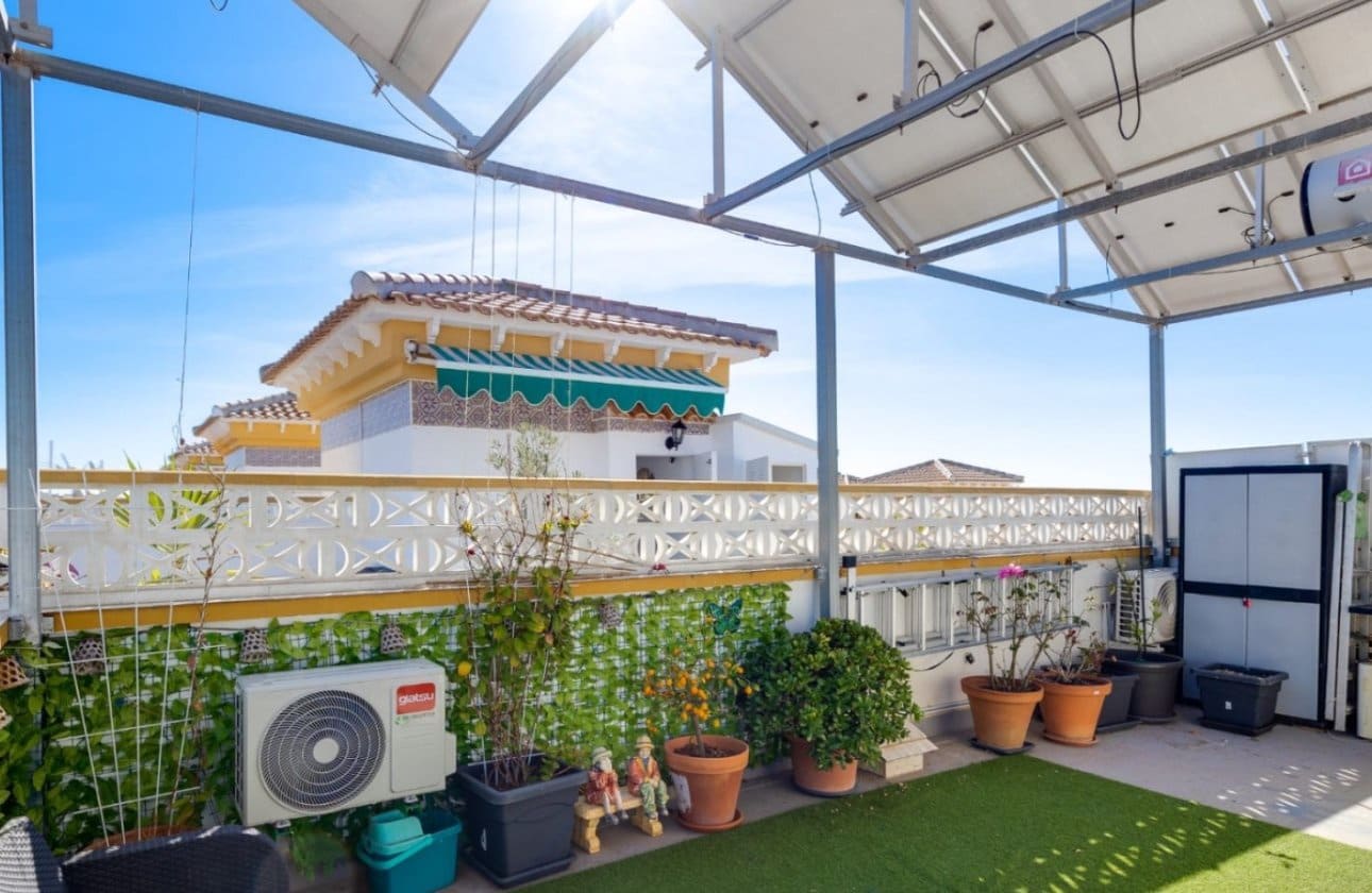3 Zimmer Haus zu verkaufen in Torrevieja mit Pool - 219.000 € (Ref: 9834254)
