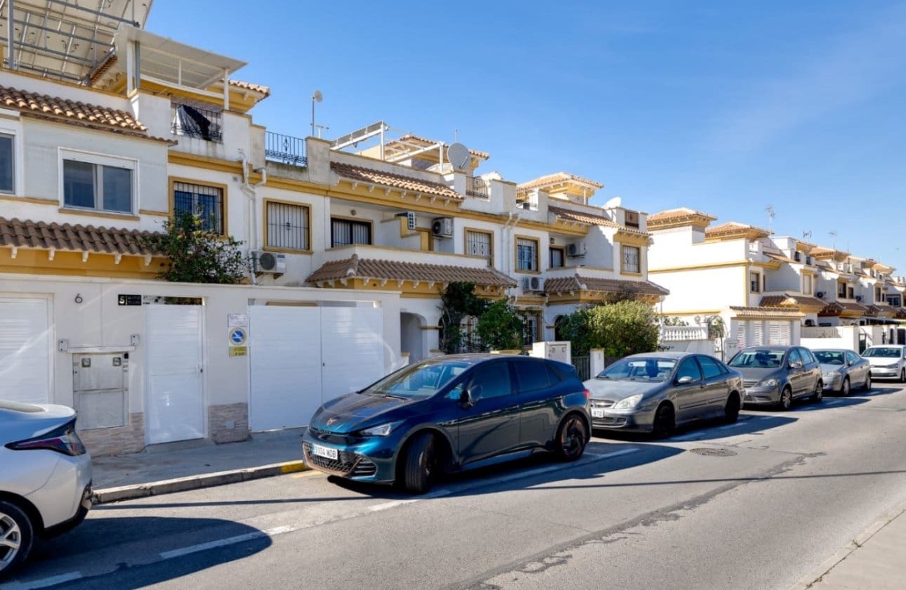 3 Zimmer Haus zu verkaufen in Torrevieja mit Pool - 219.000 € (Ref: 9834254)