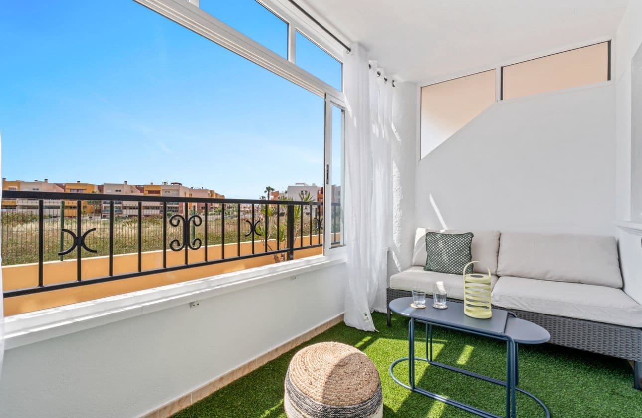 2 slaapkamer Appartement te koop in Playa Flamenca met zwembad - € 199.800 (Ref: 9834255)