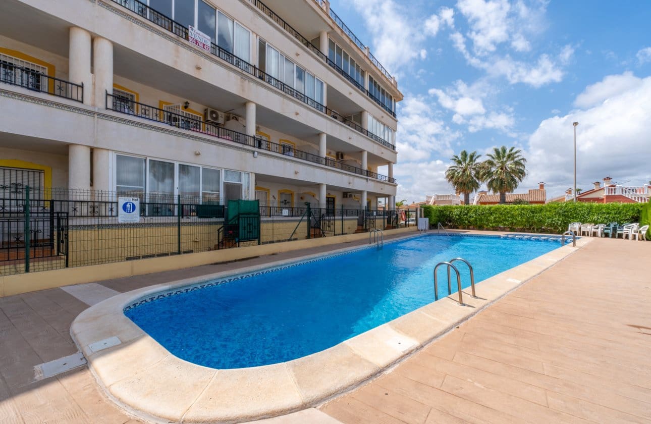 2 slaapkamer Appartement te koop in Playa Flamenca met zwembad - € 199.800 (Ref: 9834255)