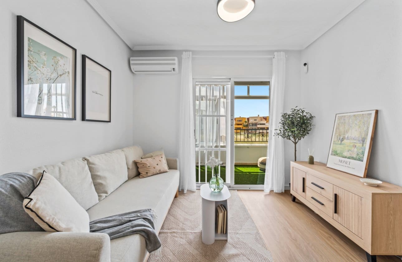 2 slaapkamer Appartement te koop in Playa Flamenca met zwembad - € 199.800 (Ref: 9834255)