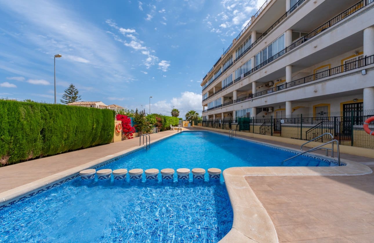 2 slaapkamer Appartement te koop in Playa Flamenca met zwembad - € 199.800 (Ref: 9834255)