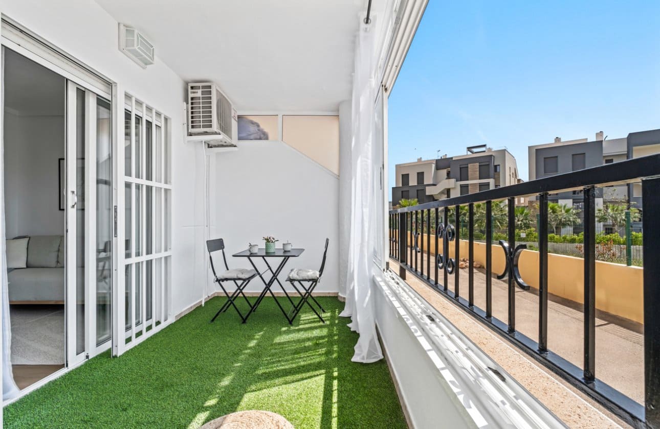 2 slaapkamer Appartement te koop in Playa Flamenca met zwembad - € 199.800 (Ref: 9834255)