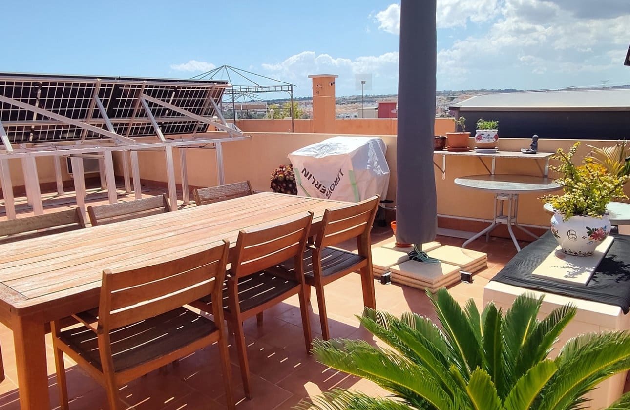 2 bedroom Apartment for sale in Los Altos with pool - € 189,900 (Ref: 9834259)