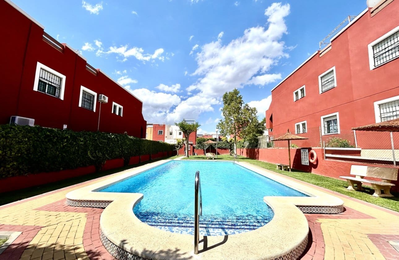 2 bedroom Apartment for sale in Los Altos with pool - € 189,900 (Ref: 9834259)