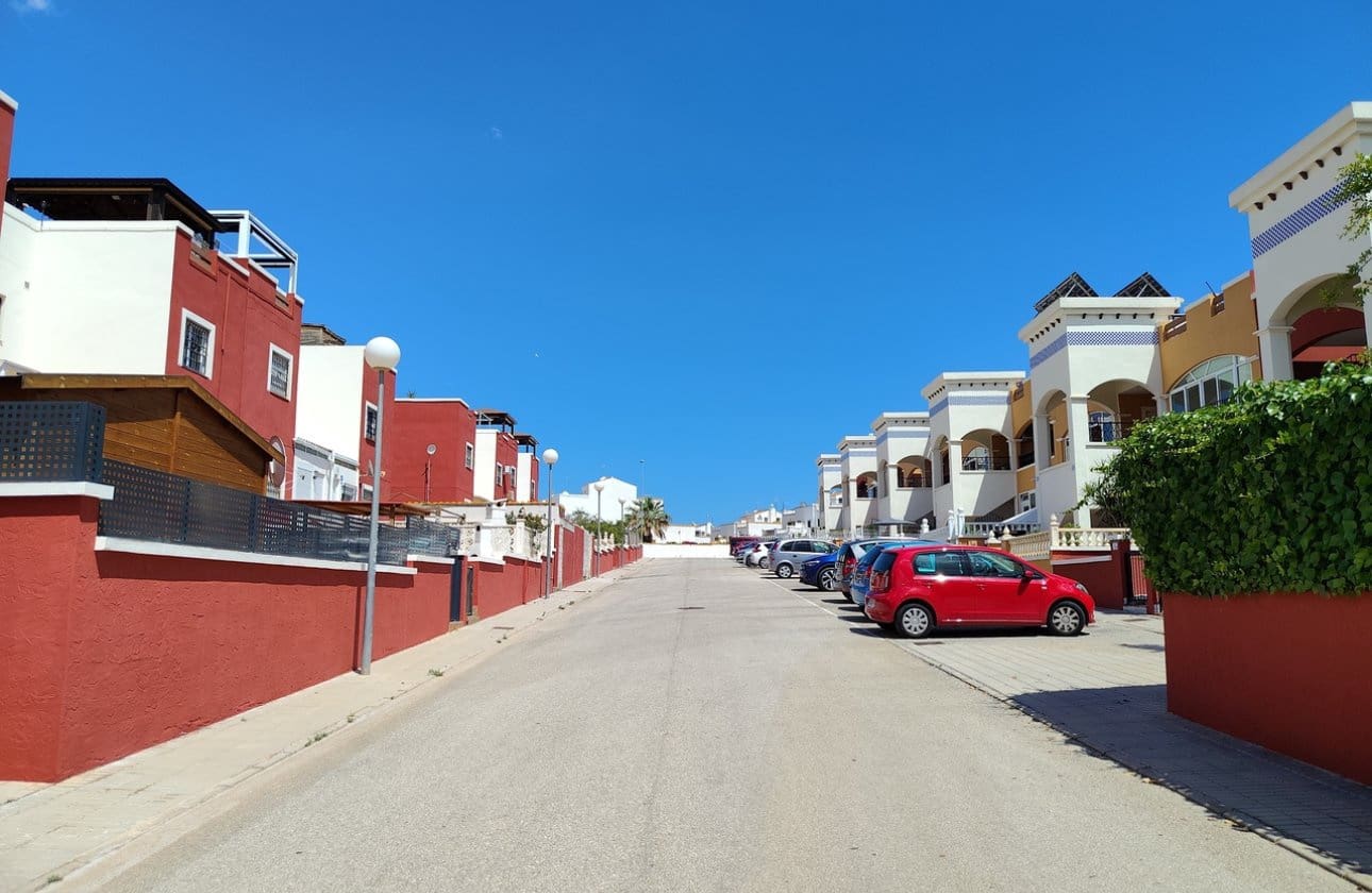 2 bedroom Apartment for sale in Los Altos with pool - € 189,900 (Ref: 9834259)
