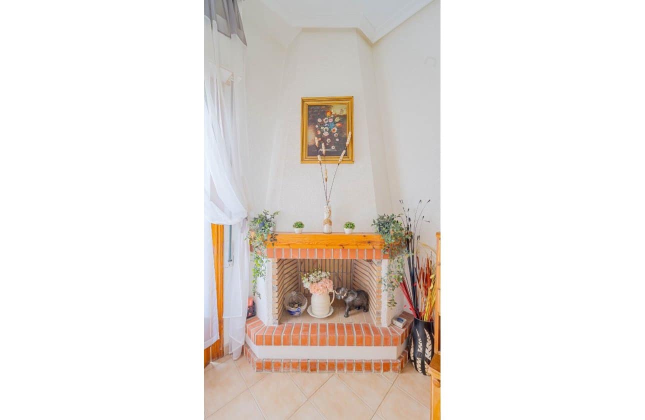 2 bedroom Beach Apartment for sale in Punta Prima with pool - € 170,000 (Ref: 9834260)