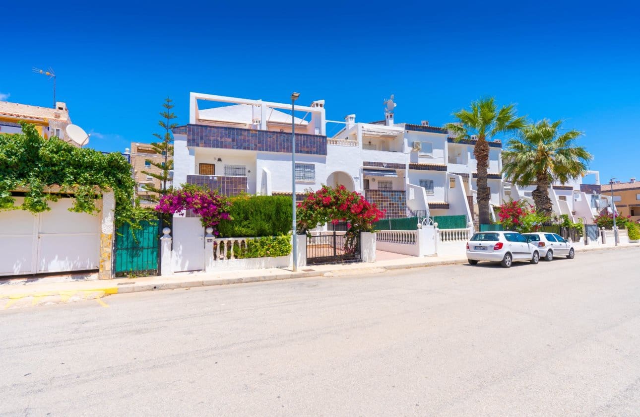2 bedroom Beach Apartment for sale in Punta Prima with pool - € 170,000 (Ref: 9834260)