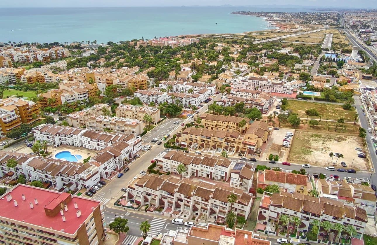 2 bedroom Beach Apartment for sale in Punta Prima with pool - € 170,000 (Ref: 9834260)