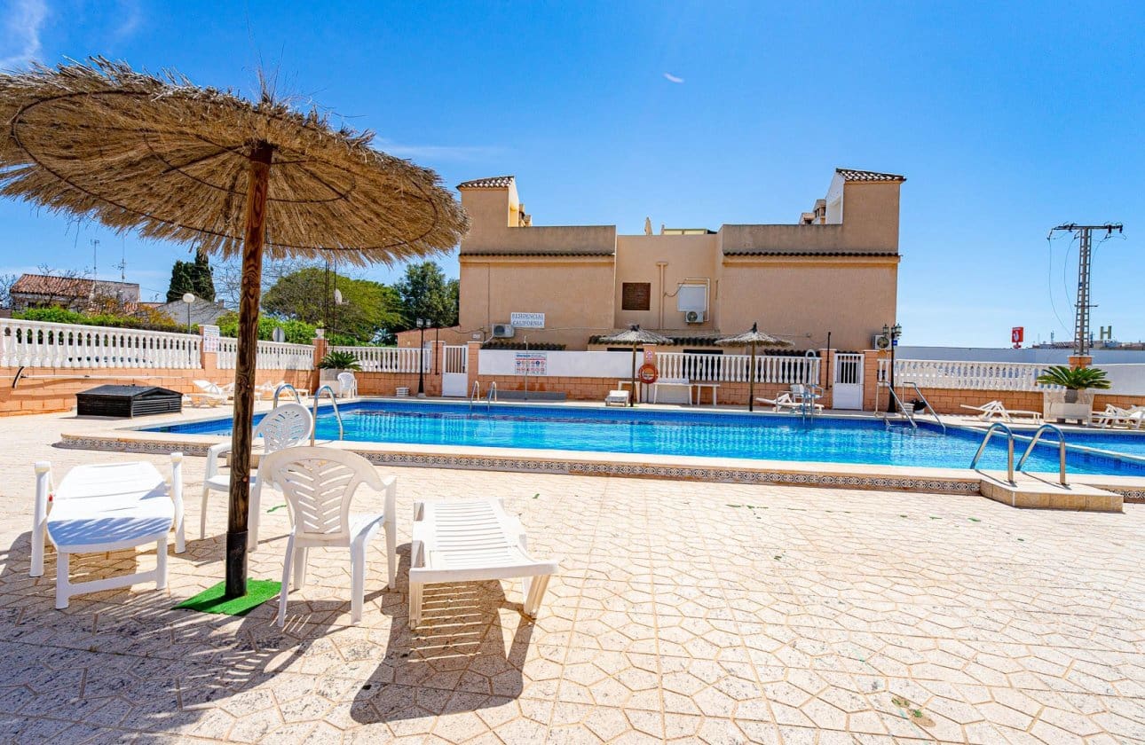 1 chambre Appartement à vendre à Punta Prima avec piscine - 135 000 € (Ref: 9834261)