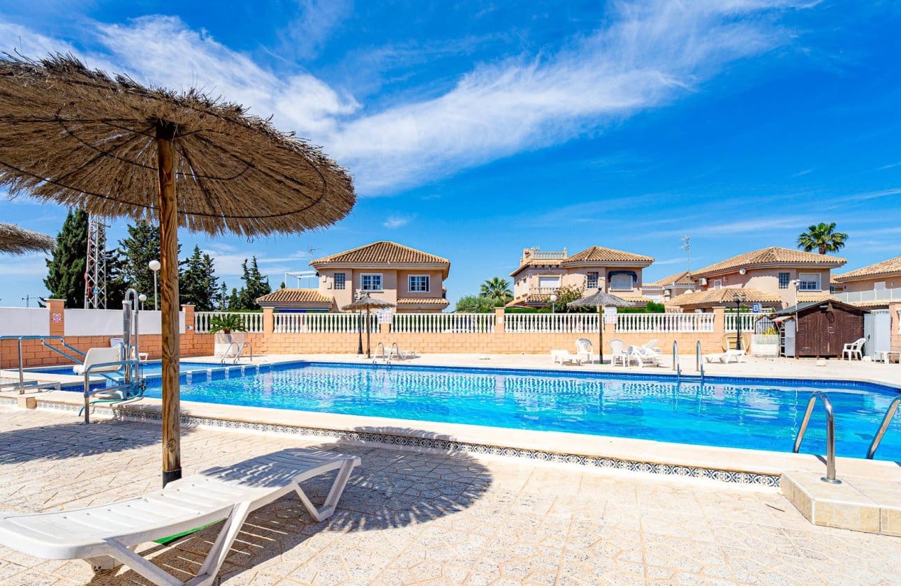 1 chambre Appartement à vendre à Punta Prima avec piscine - 135 000 € (Ref: 9834261)