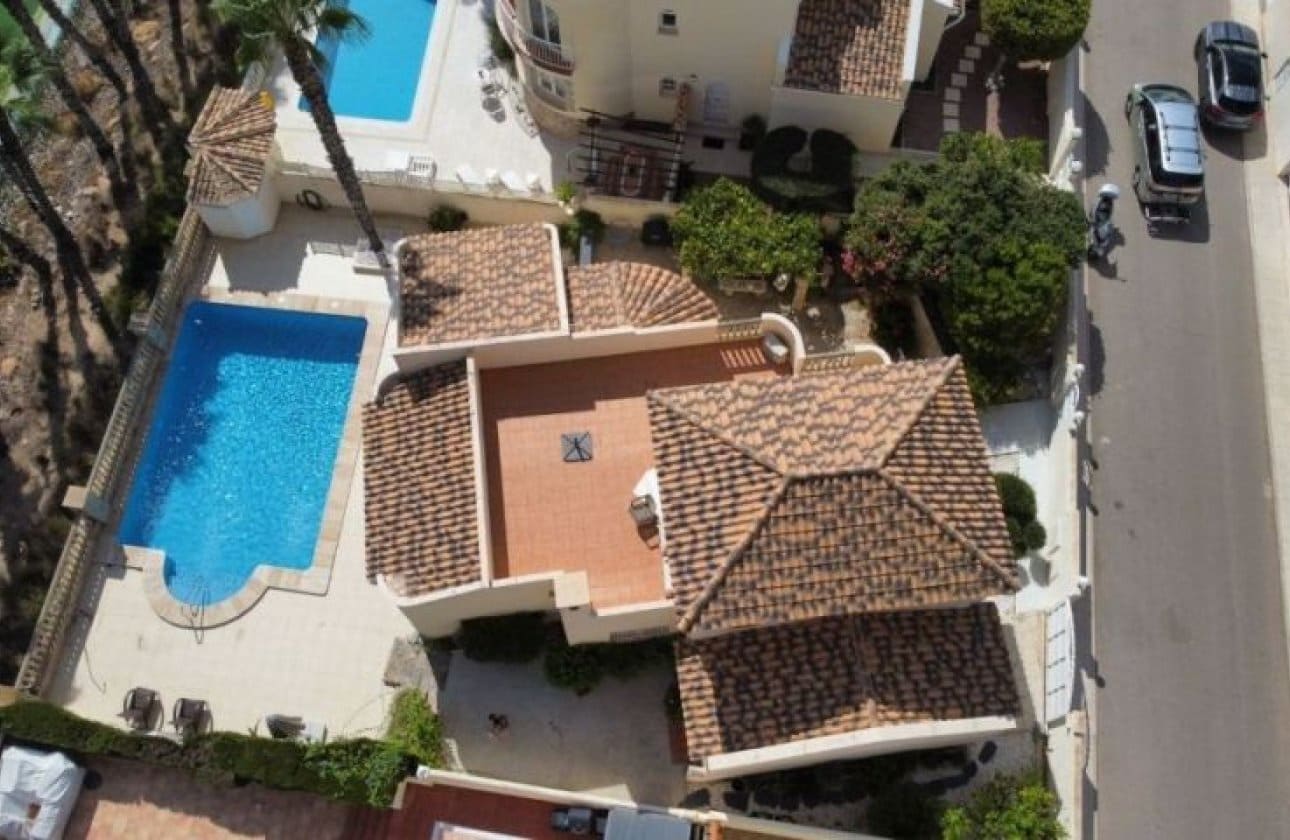 3 soveværelse Villa til salg i Orihuela Costa med swimmingpool - € 579.995 (Ref: 9838996)