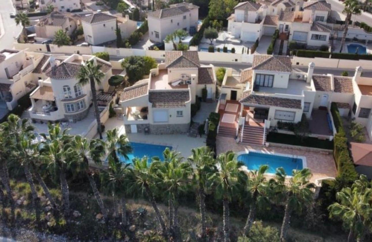 3 soveværelse Villa til salg i Orihuela Costa med swimmingpool - € 579.995 (Ref: 9838996)