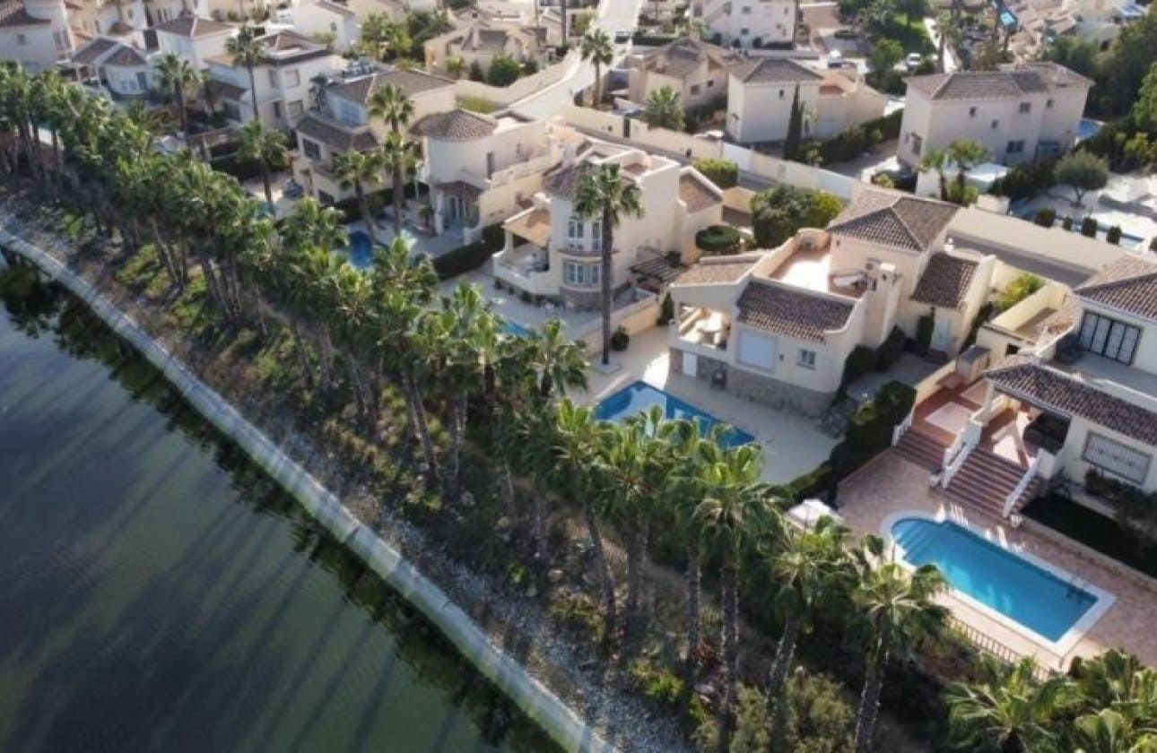 3 soveværelse Villa til salg i Orihuela Costa med swimmingpool - € 579.995 (Ref: 9838996)