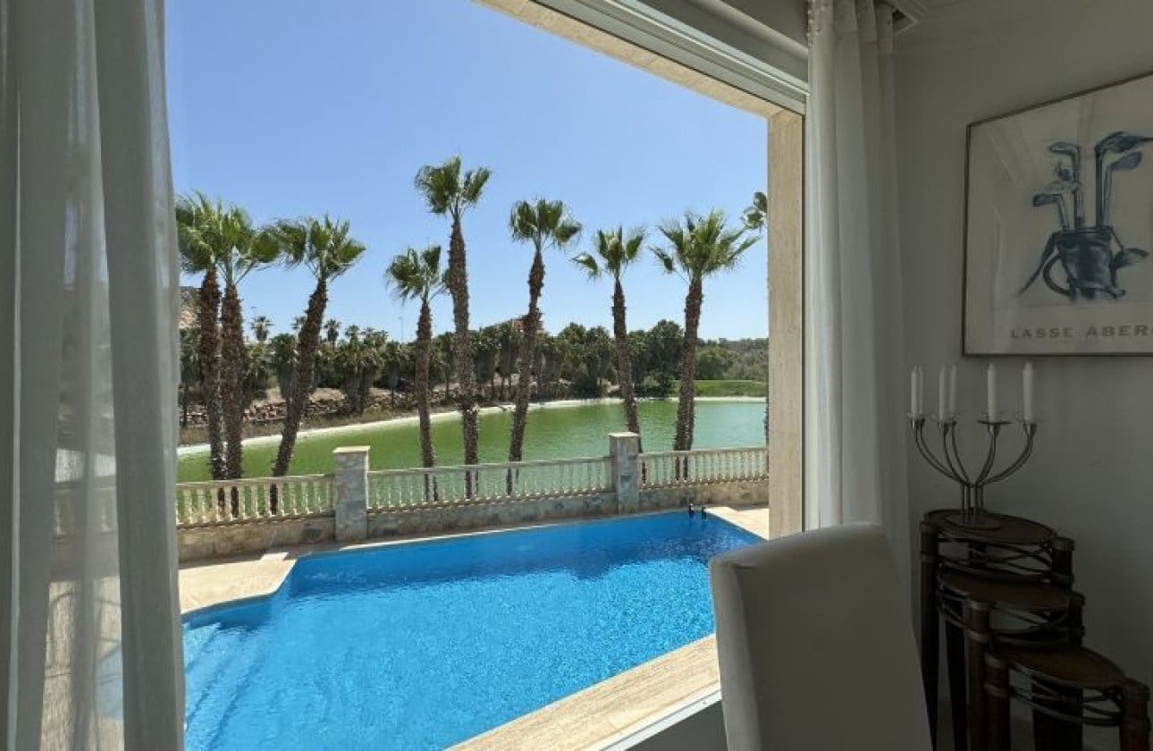 3 soveværelse Villa til salg i Orihuela Costa med swimmingpool - € 579.995 (Ref: 9838996)
